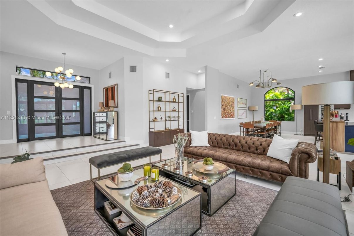 Chandelier, Dining room, Interior, Living room, Recessed Lighting
