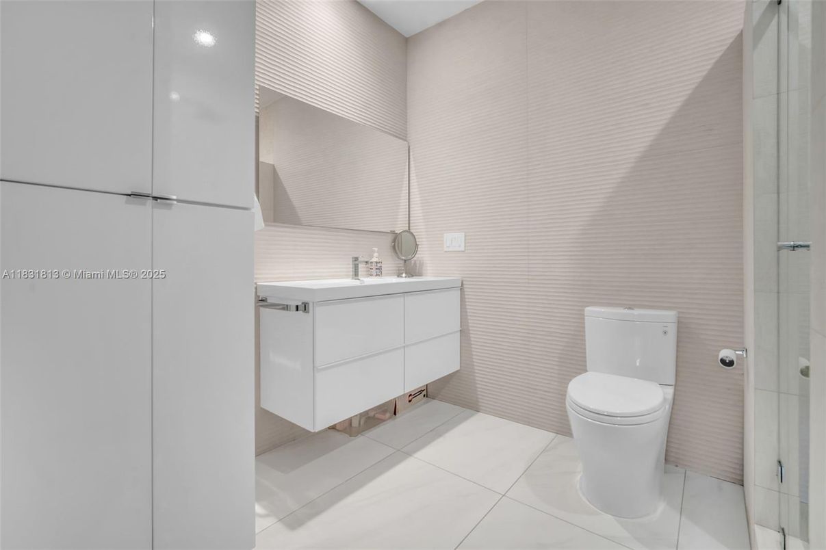 Bathroom, Interior, Recessed Lighting