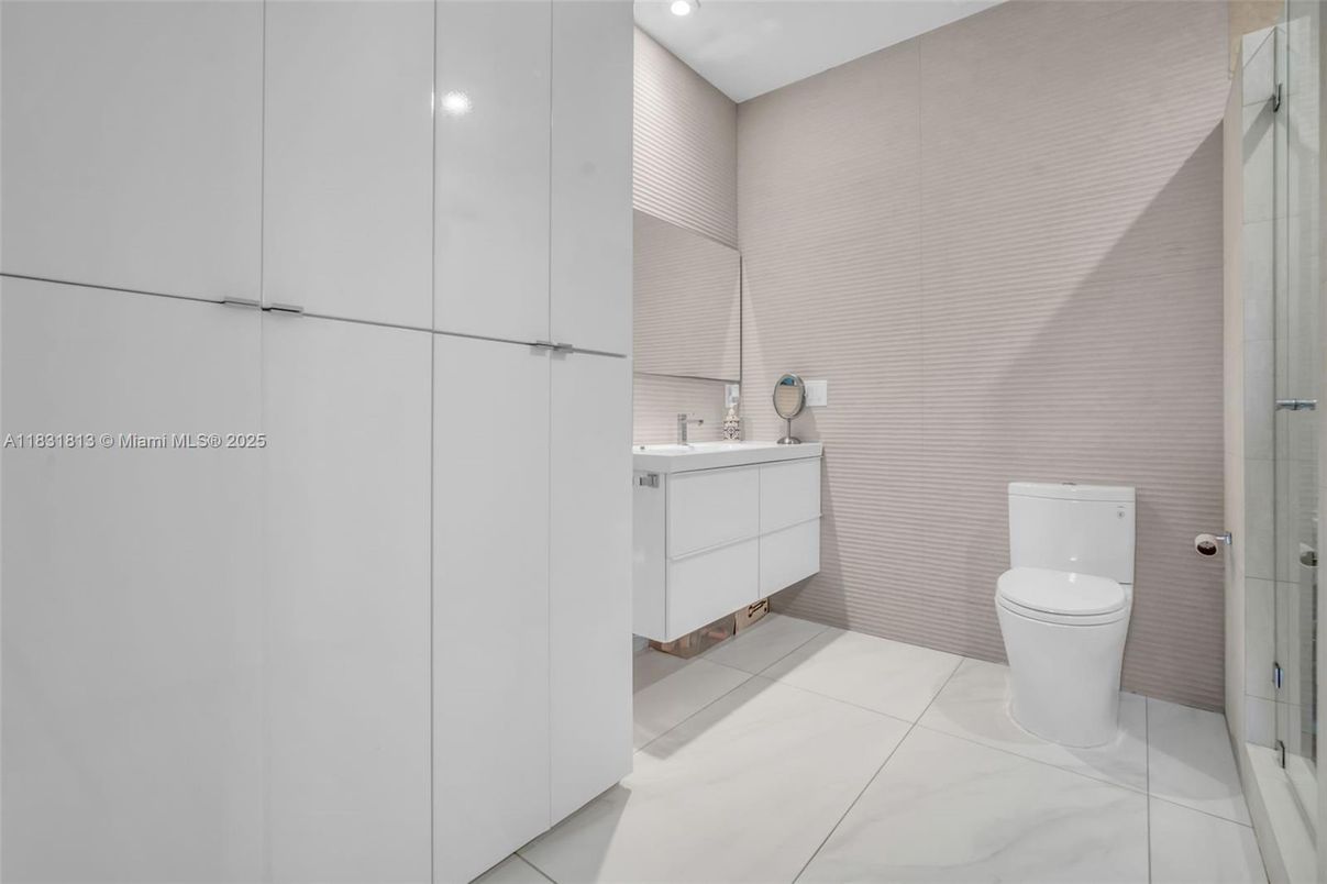 Bathroom, Interior, Recessed Lighting
