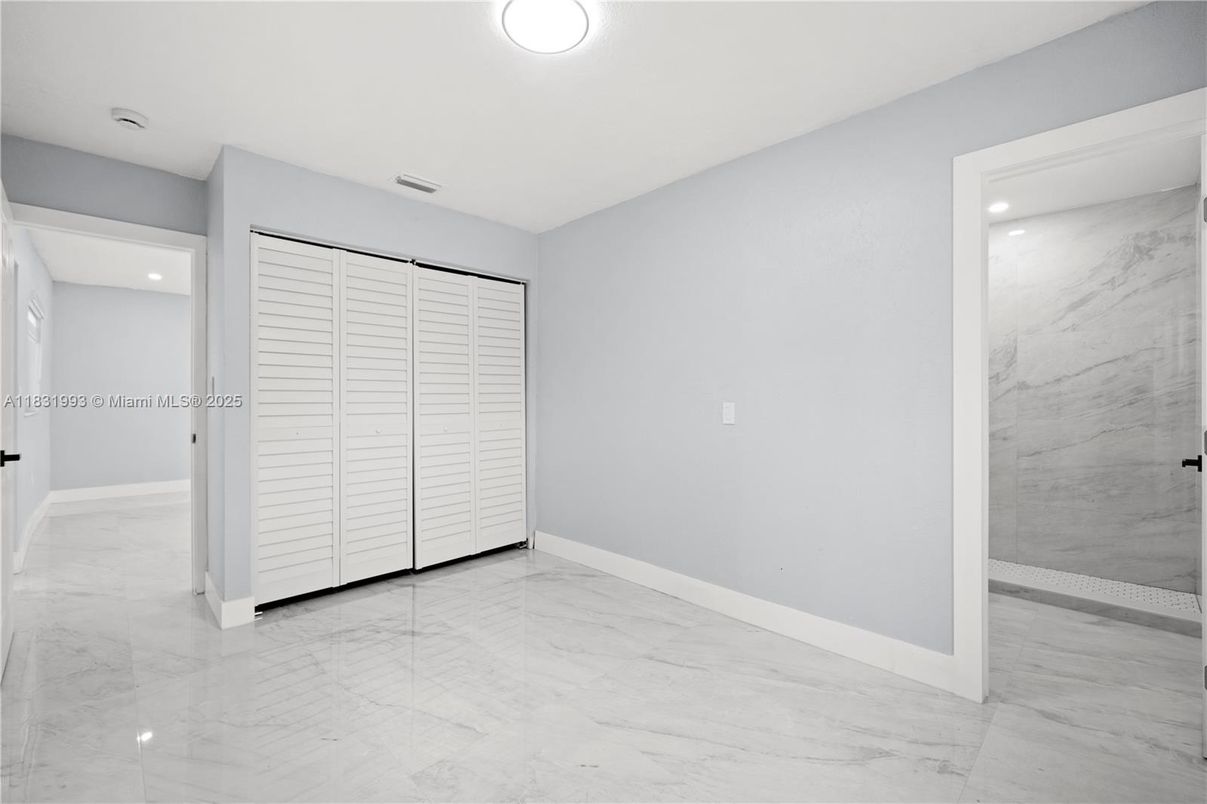 Empty room, Interior, Marble, Marble Walls, Recessed Lighting