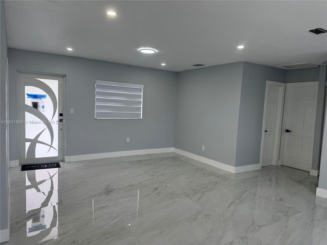 Empty room, Interior, Marble, Recessed Lighting