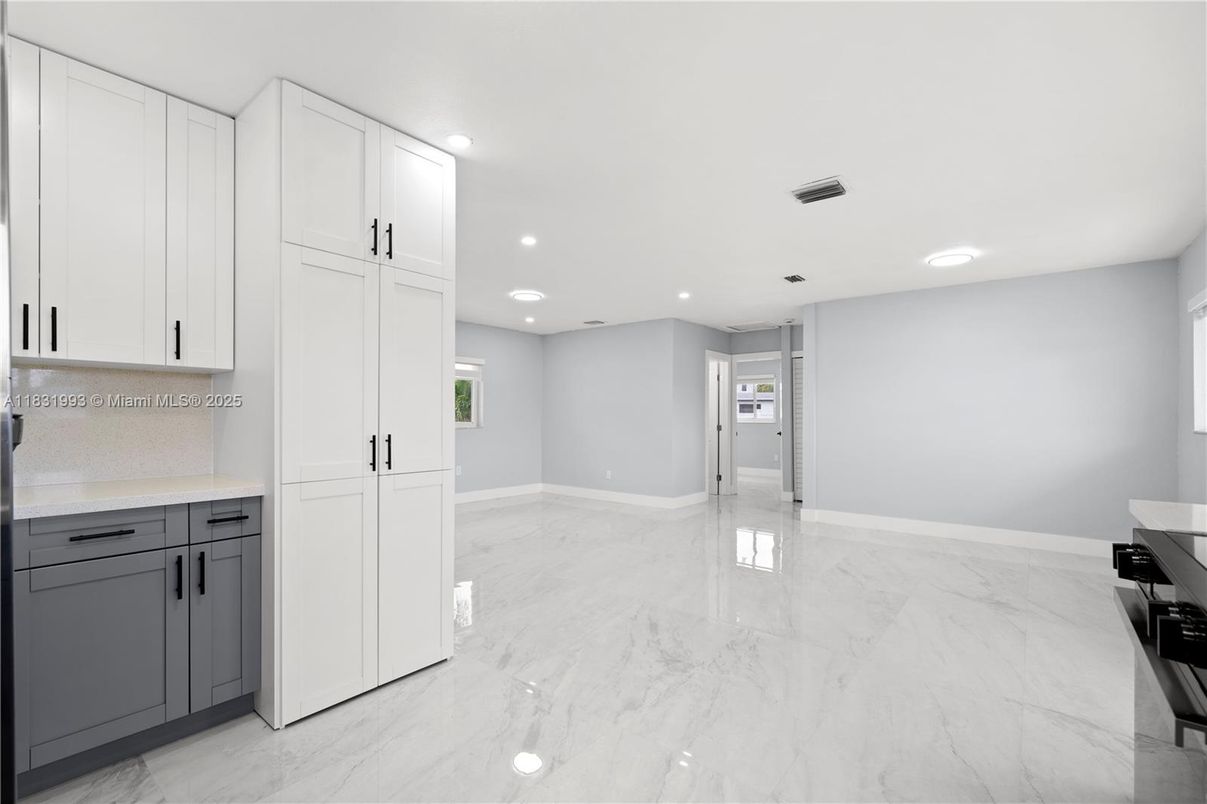 Empty room, Interior, Marble, Recessed Lighting