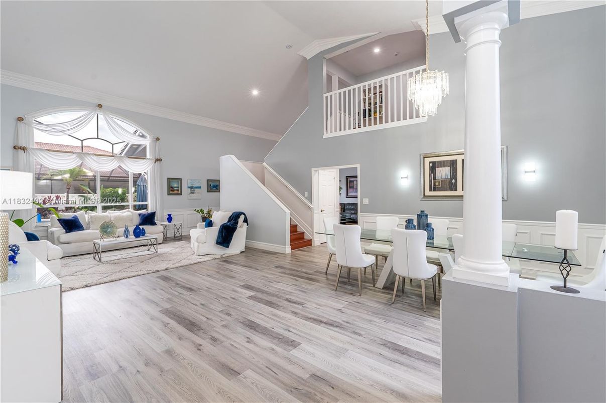 Chandelier, Dining room, Interior, Living room, Recessed Lighting, Wood Texture Flooring