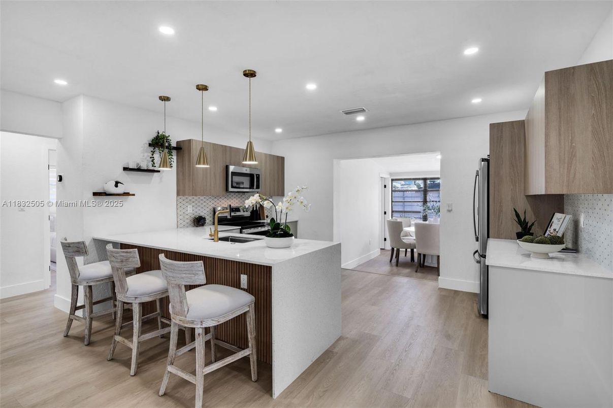 Dining room, Interior, Kitchen, Pendant Lights, Recessed Lighting, Stainless Steel Appliances, Wood Texture Flooring