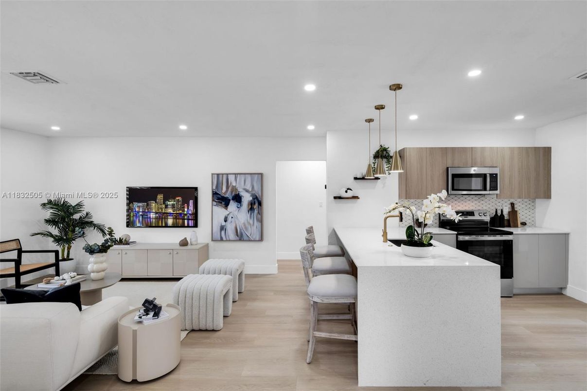 Dining room, Interior, Kitchen, Pendant Lights, Recessed Lighting, Stainless Steel Appliances, Wood Texture Flooring