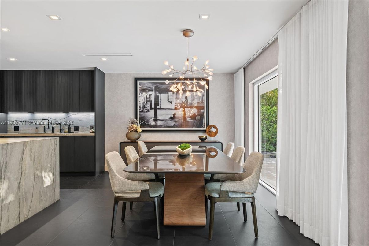 Dining room, Interior, Pendant Lights, Recessed Lighting