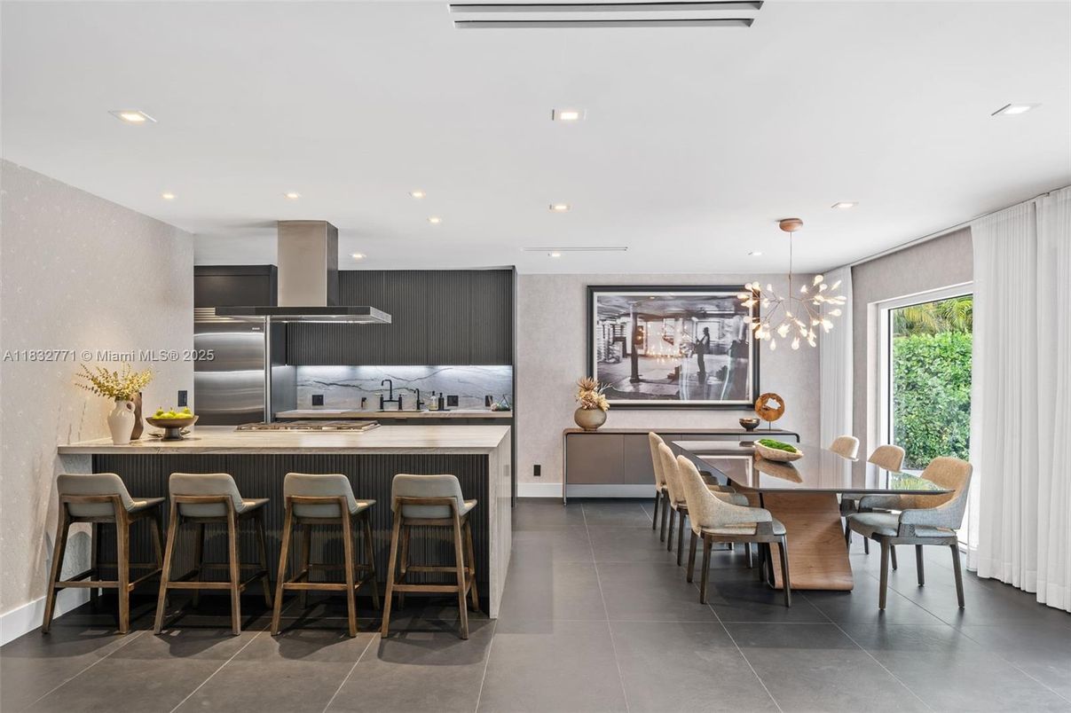 Dining room, Interior, Kitchen, Pendant Lights, Recessed Lighting, Stainless Steel Appliances