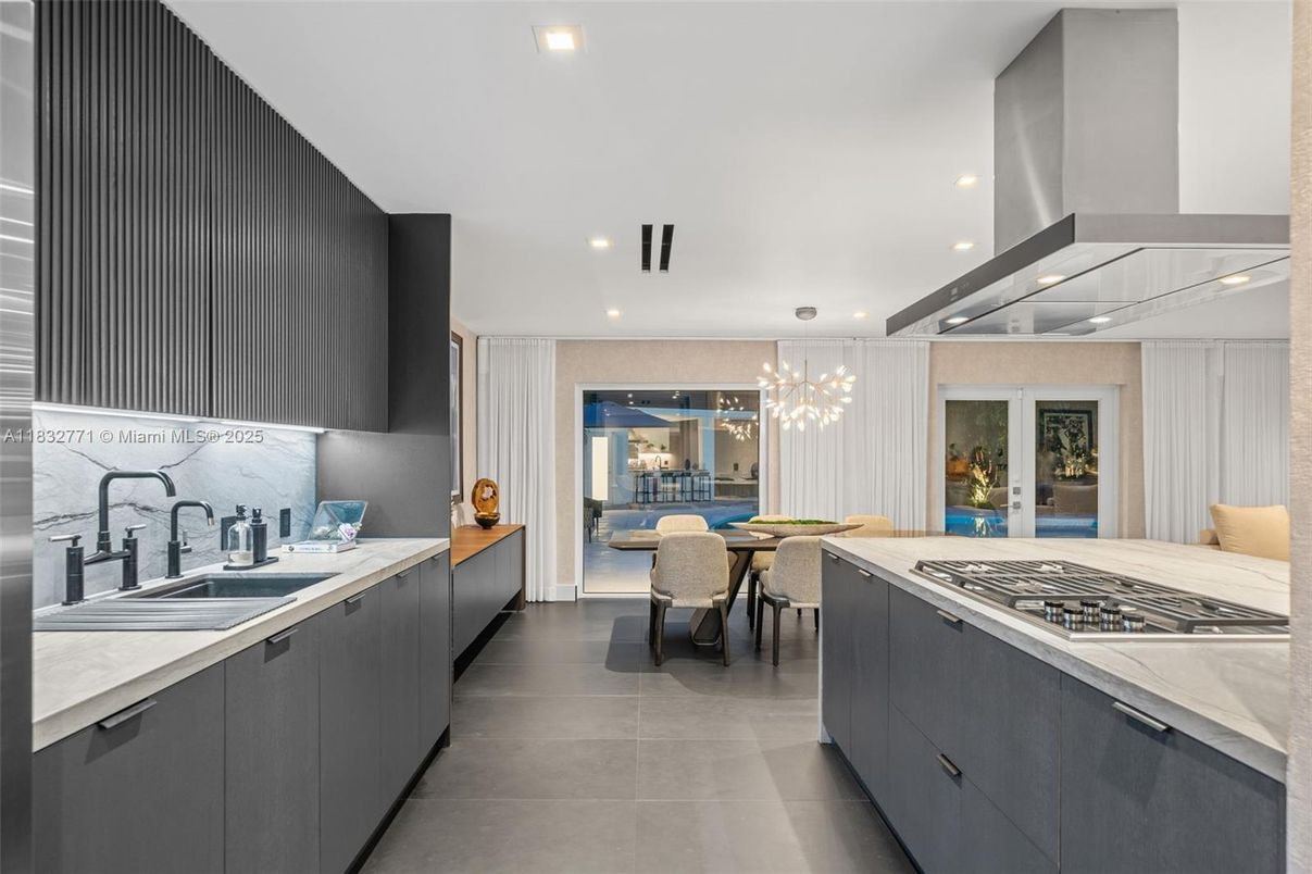 Dining room, Interior, Kitchen, Pendant Lights, Recessed Lighting, Stainless Steel Appliances