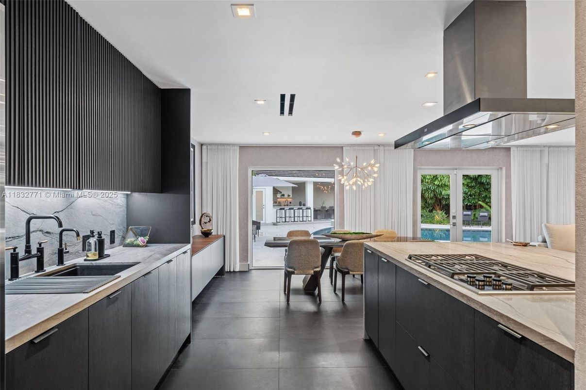 Chandelier, Dining room, Interior, Kitchen, Pendant Lights, Recessed Lighting