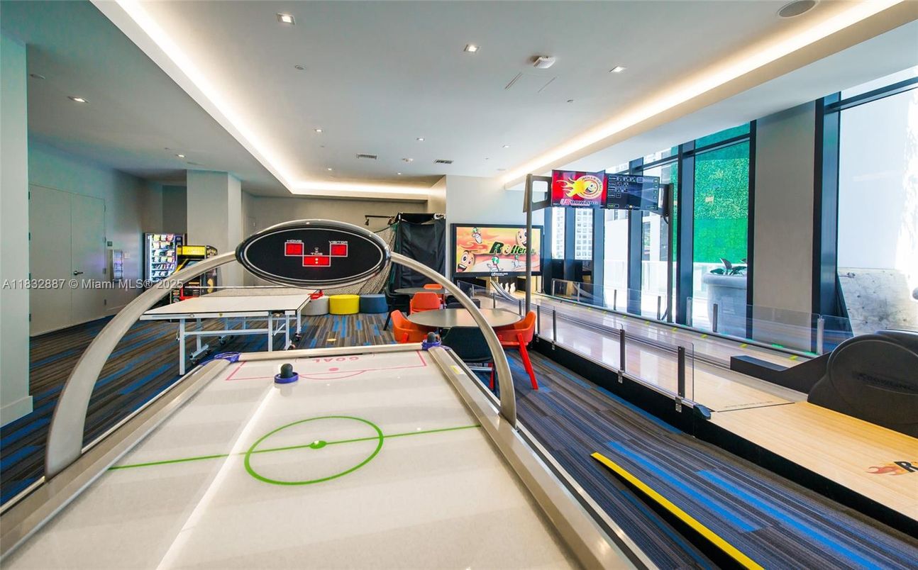 Fitness Equipment, Game Room, Interior, Recessed Lighting