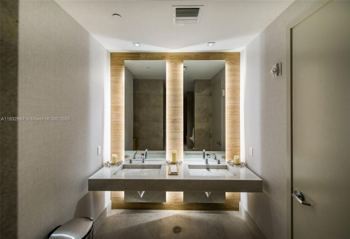 Bathroom, Dual Sink Vanities, Interior, Recessed Lighting