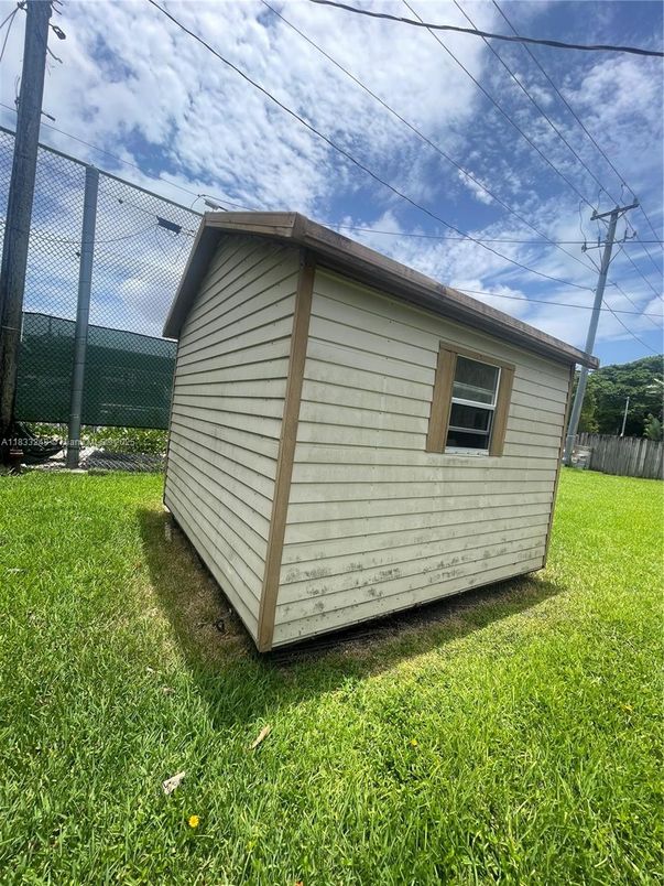 Backyard, Exterior