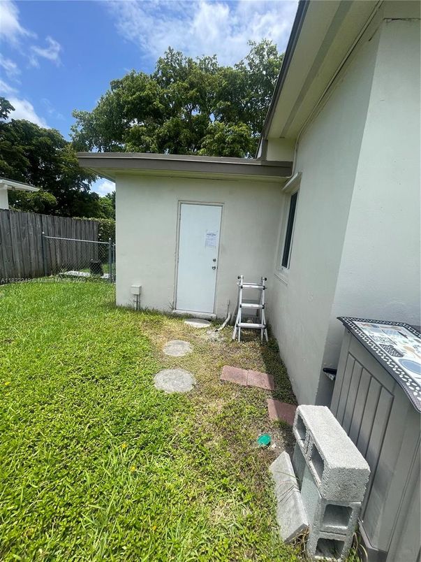 Backyard, Exterior