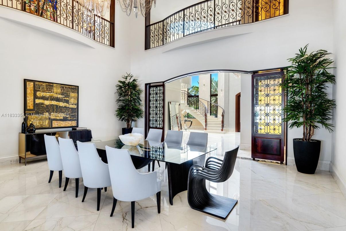 Dining room, Interior, Marble