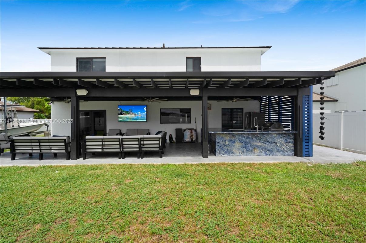 Backyard, Exterior