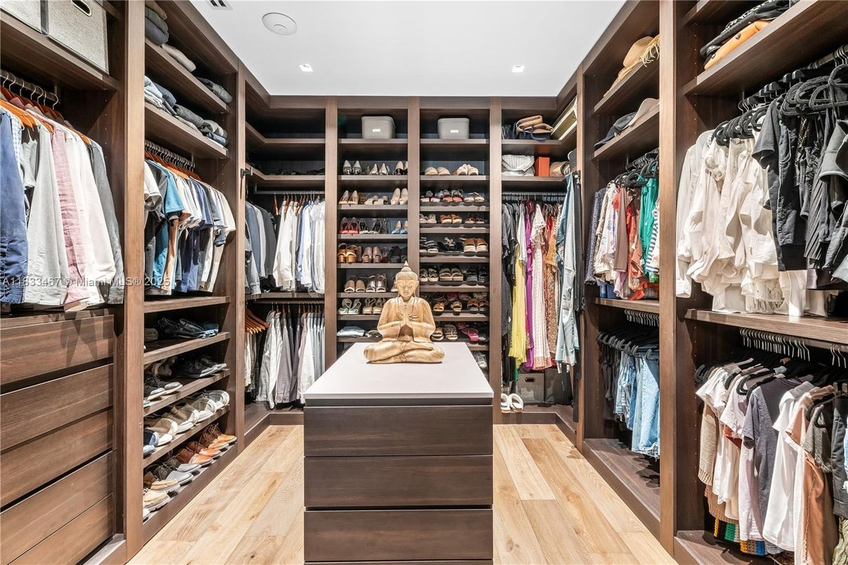 Interior, Recessed Lighting, Walk-in Closets, Wood Texture Flooring