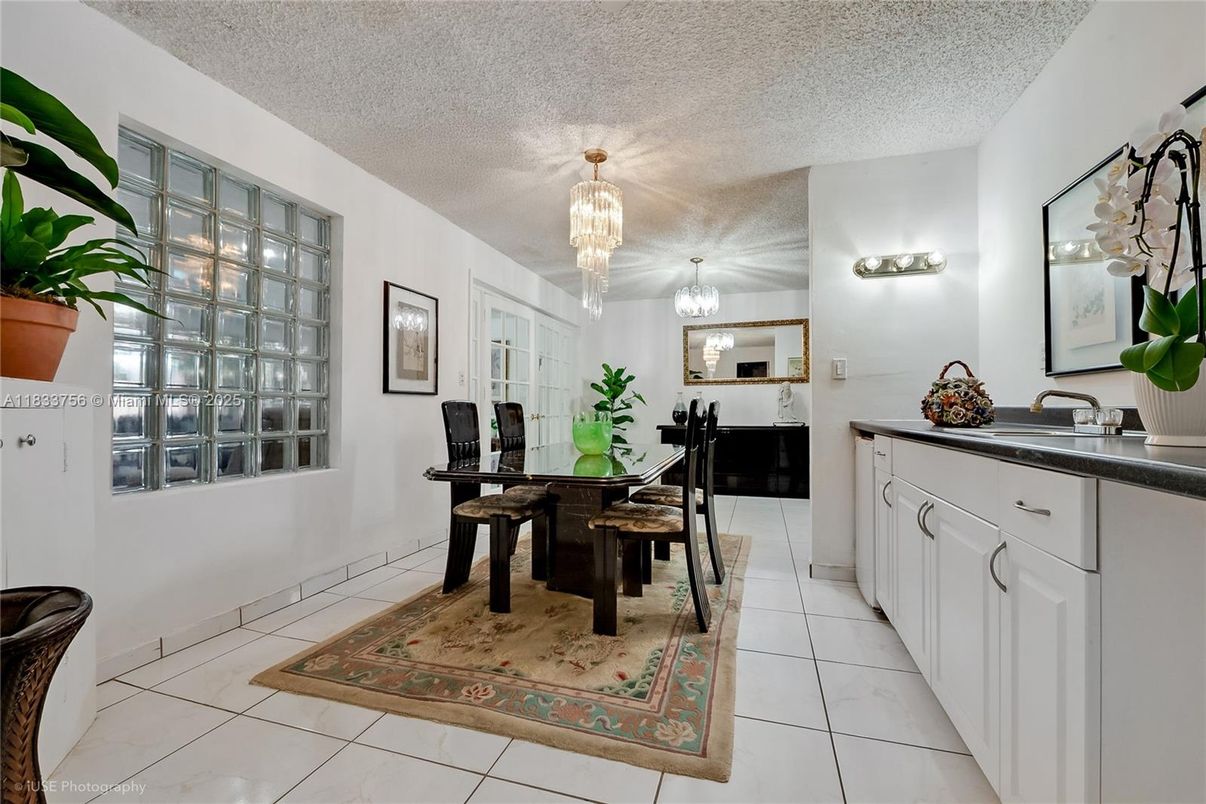 Chandelier, Dining room, Interior