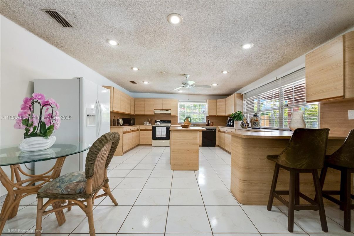 Dining room, Interior, Kitchen, Recessed Lighting