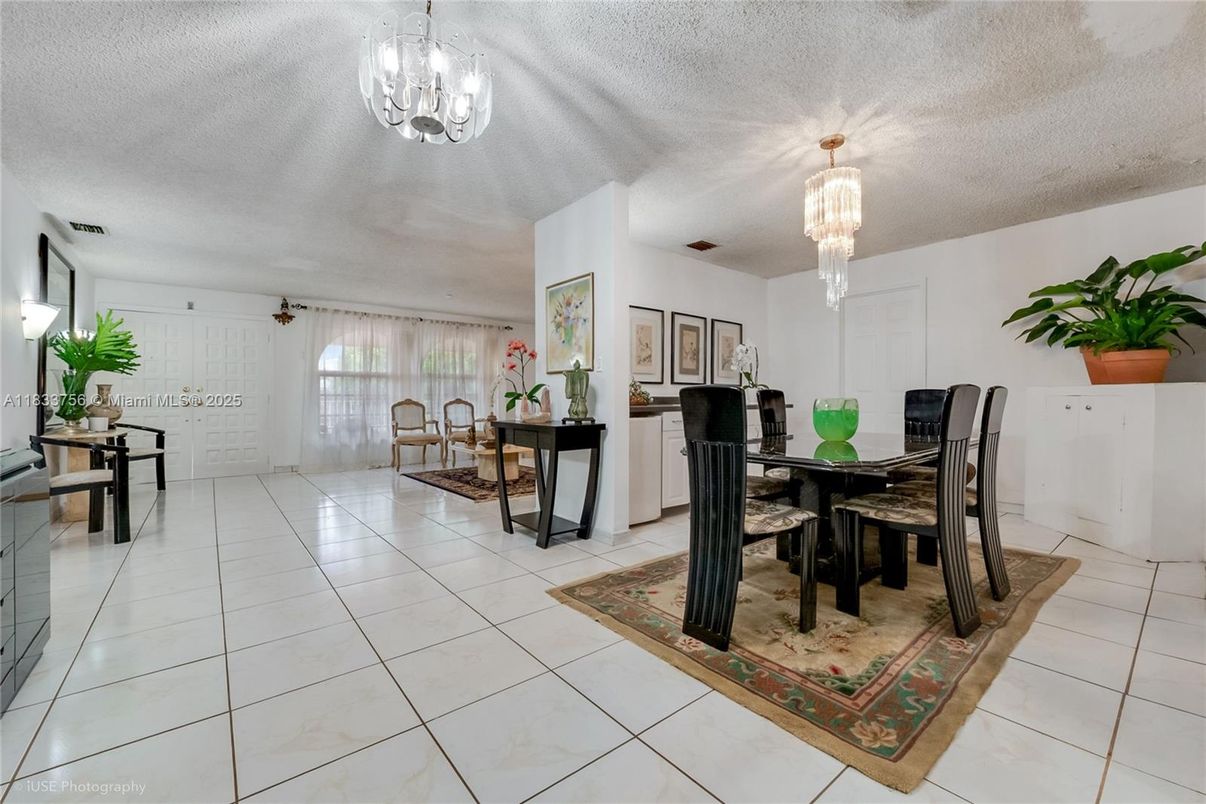 Chandelier, Dining room, Interior