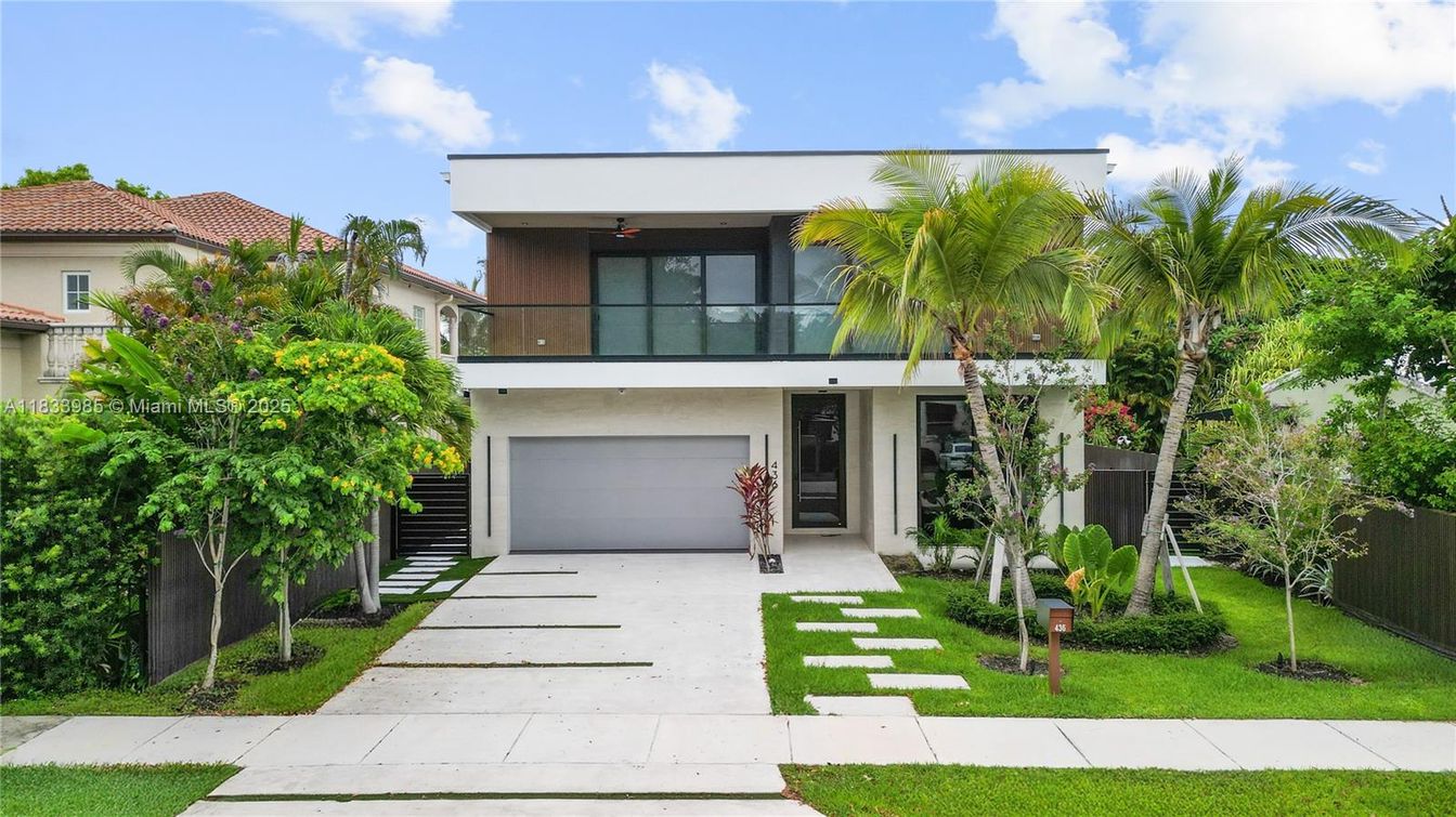 Attached, Exterior, Facade, Modern