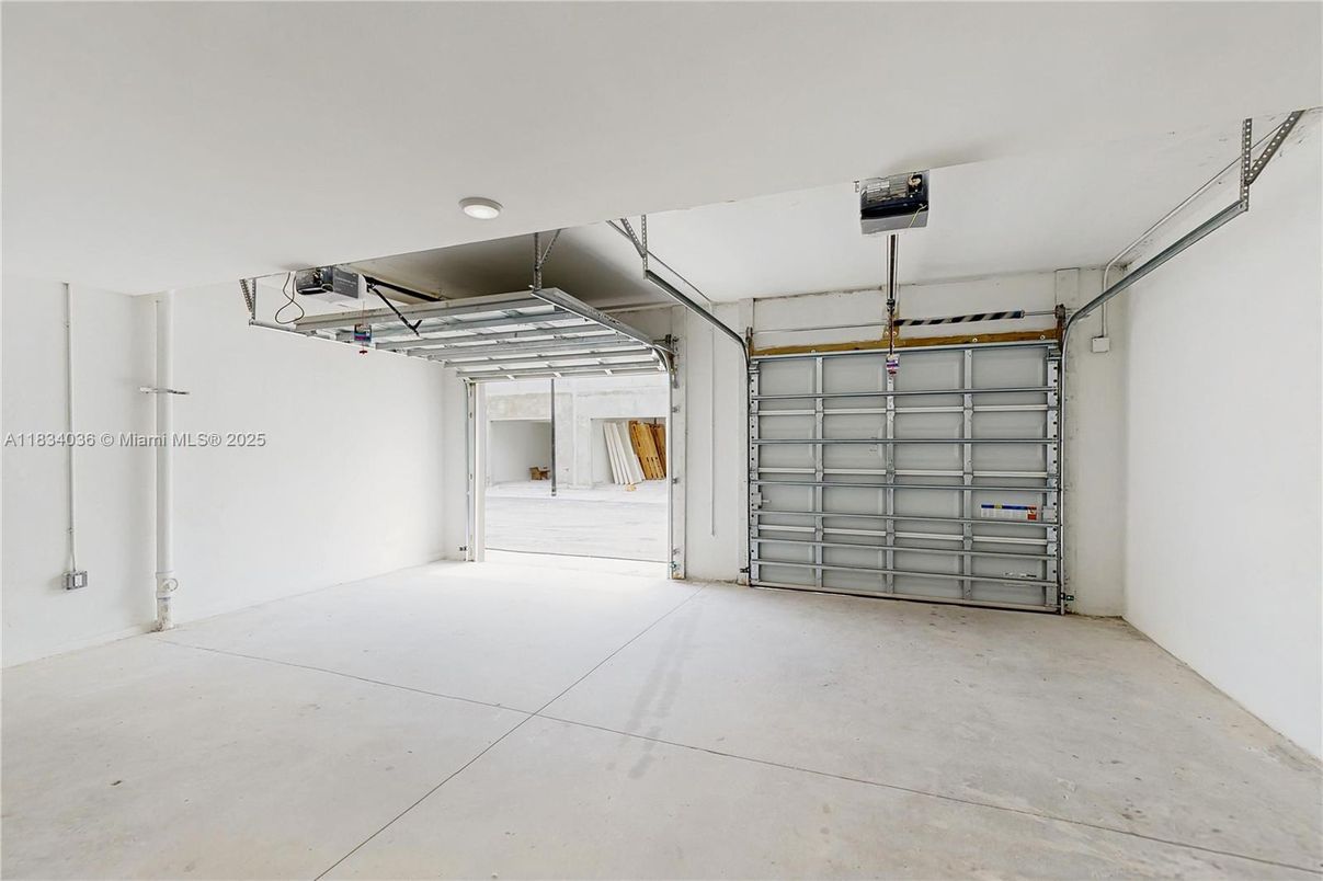 Garage, Interior