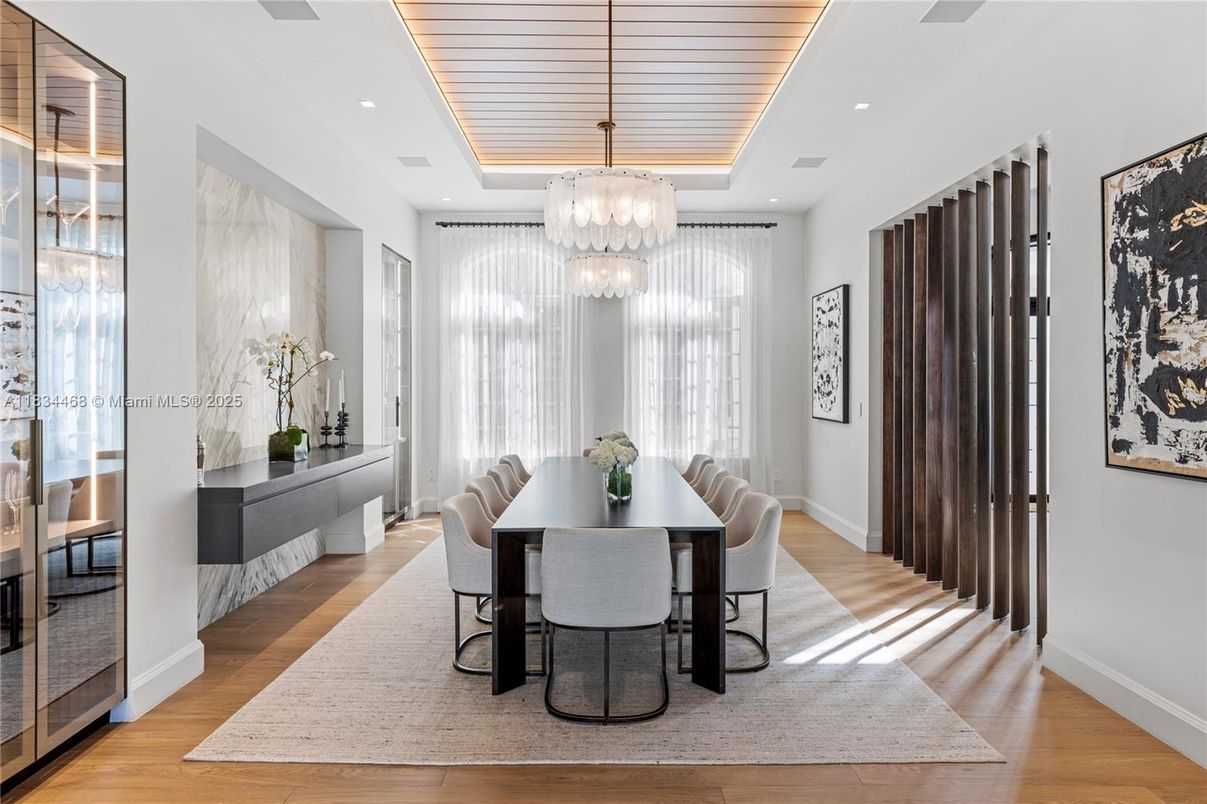 Chandelier, Dining room, Interior, Recessed Lighting, Wood Texture Flooring