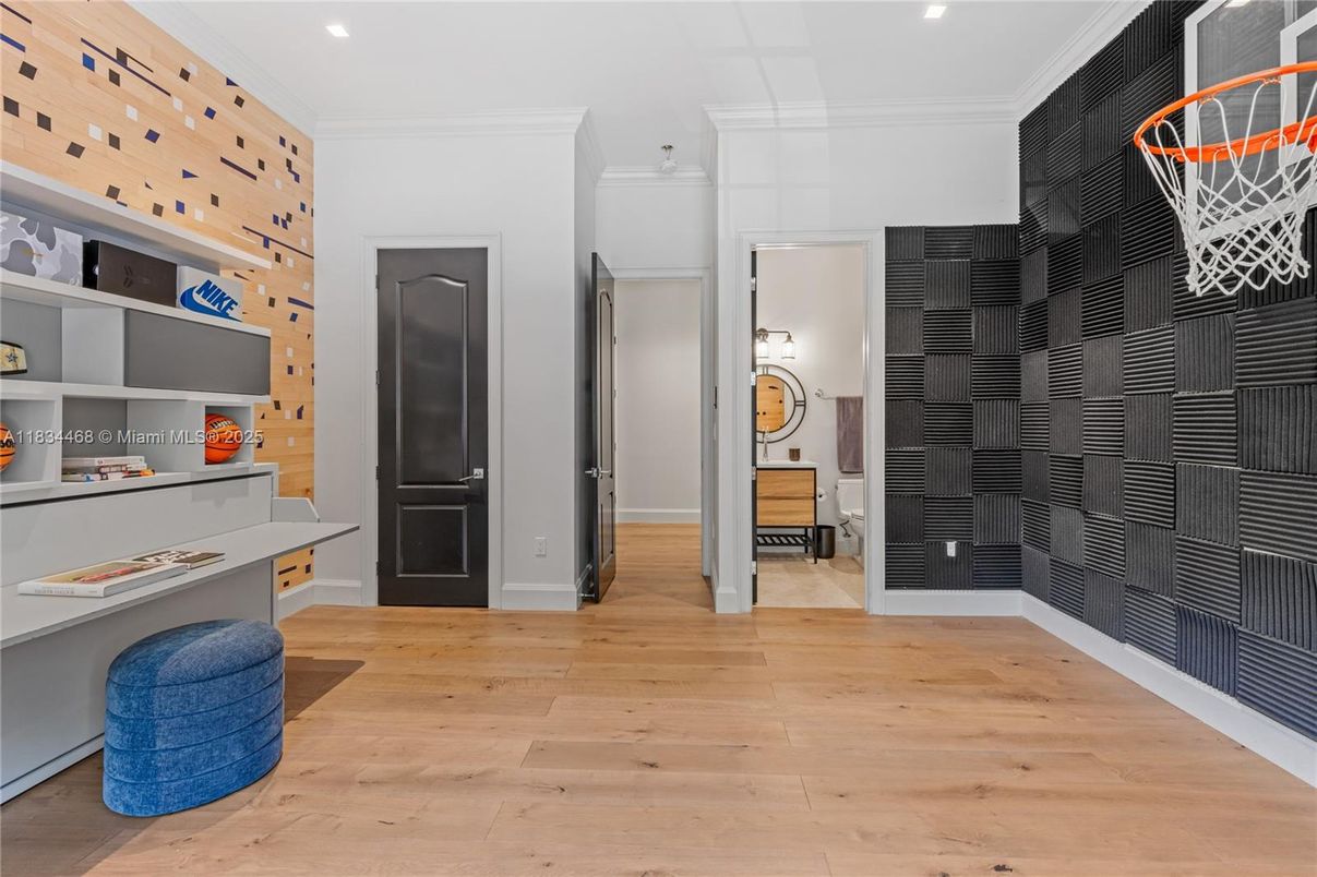 Interior, Recessed Lighting, Wood Texture Flooring