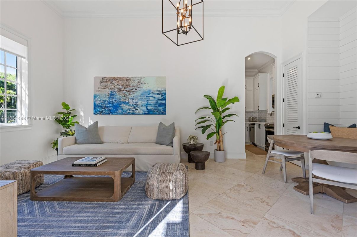 Dining room, Interior, Living room, Pendant Lights