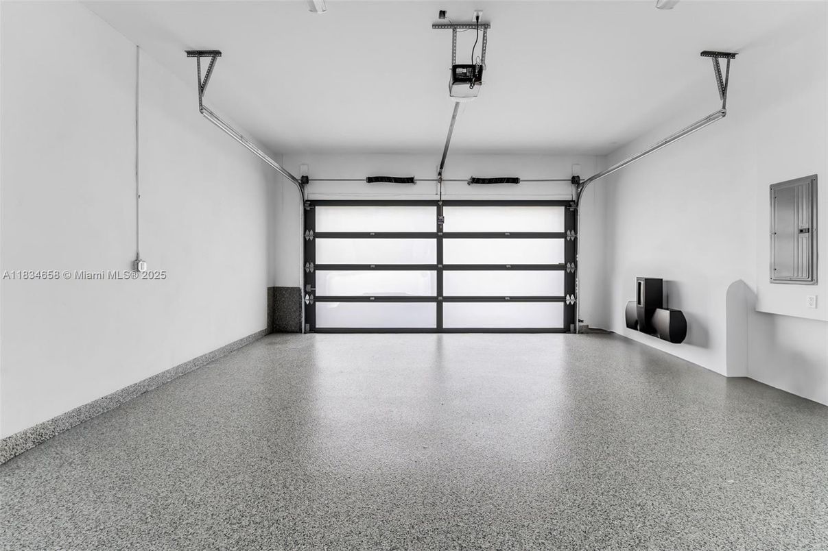 Garage, Interior