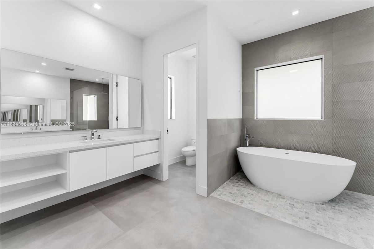 Bathroom, Dual Sink Vanities, Free Standing Baths, Interior, Recessed Lighting