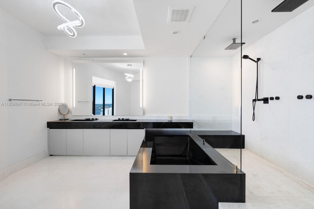 Bathroom, Interior, Recessed Lighting