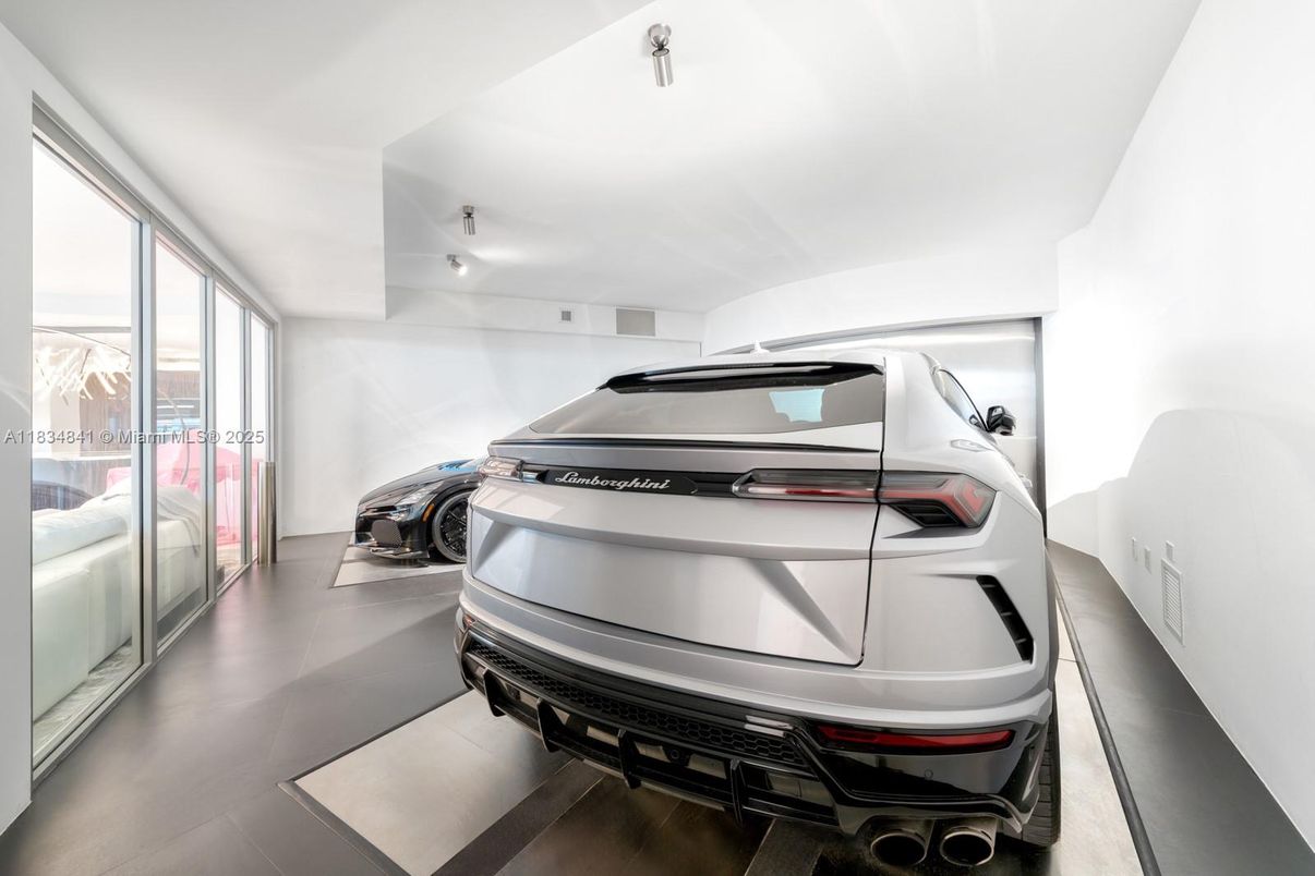 Garage, Interior