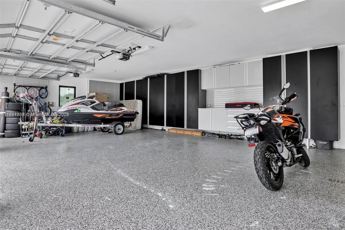Garage, Interior