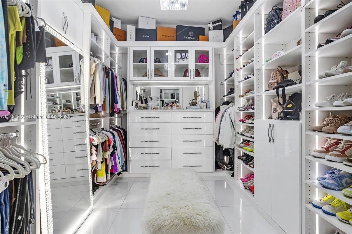 Interior, Walk-in Closets