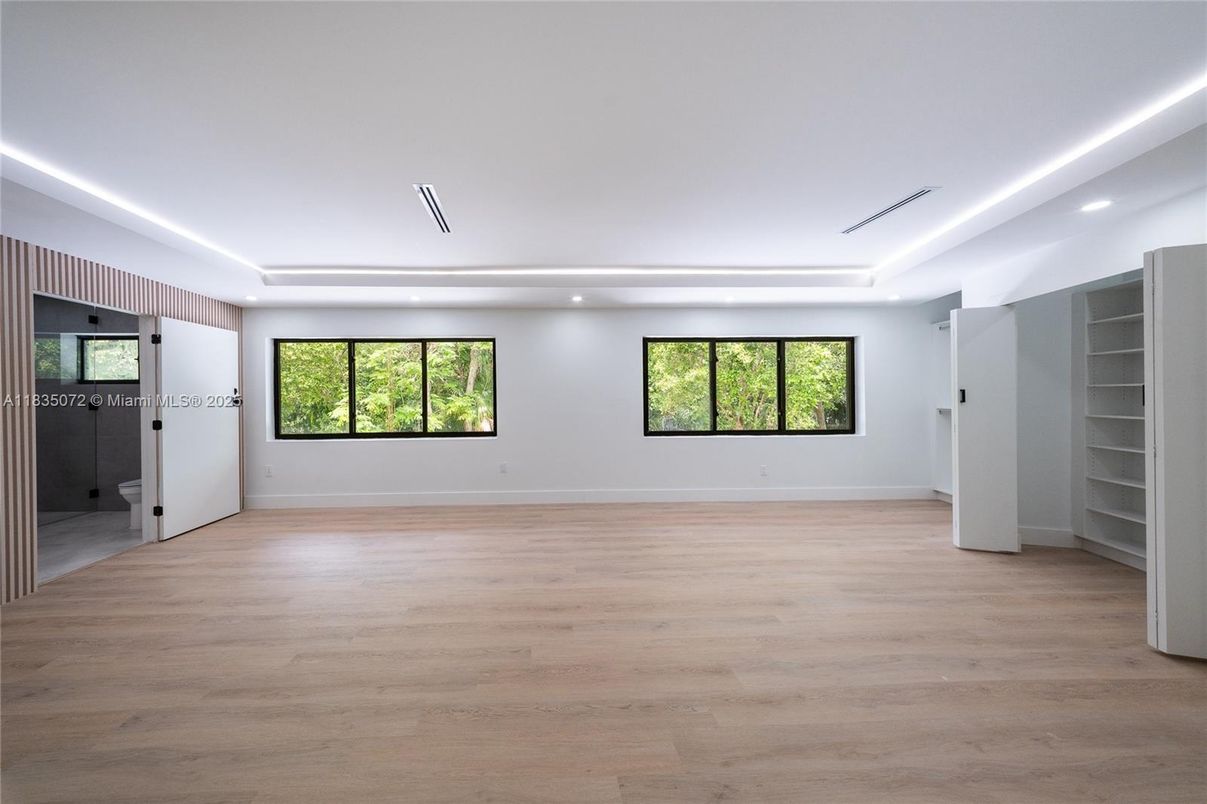 Empty room, Interior, Recessed Lighting, Wood Texture Flooring
