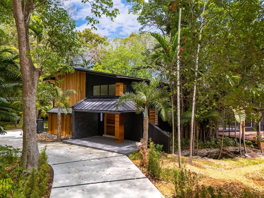 Backyard, Exterior, Facade, Modern