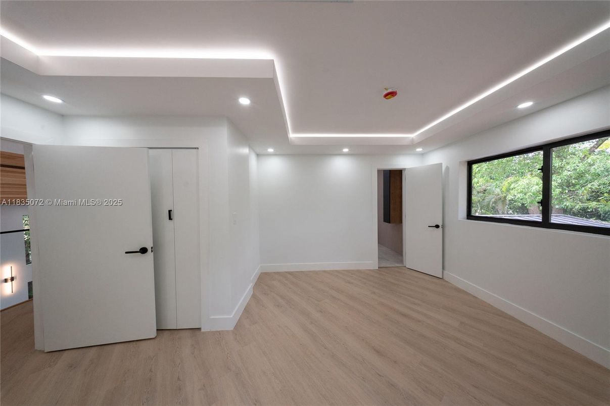 Empty room, Interior, Recessed Lighting, Wood Texture Flooring