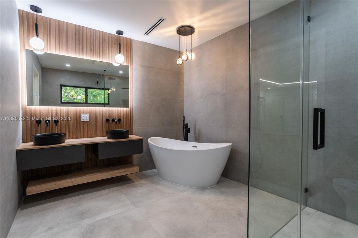 Bathroom, Dual Sink Vanities, Free Standing Baths, Glass Shower, Interior, Pendant Lights, Recessed Lighting