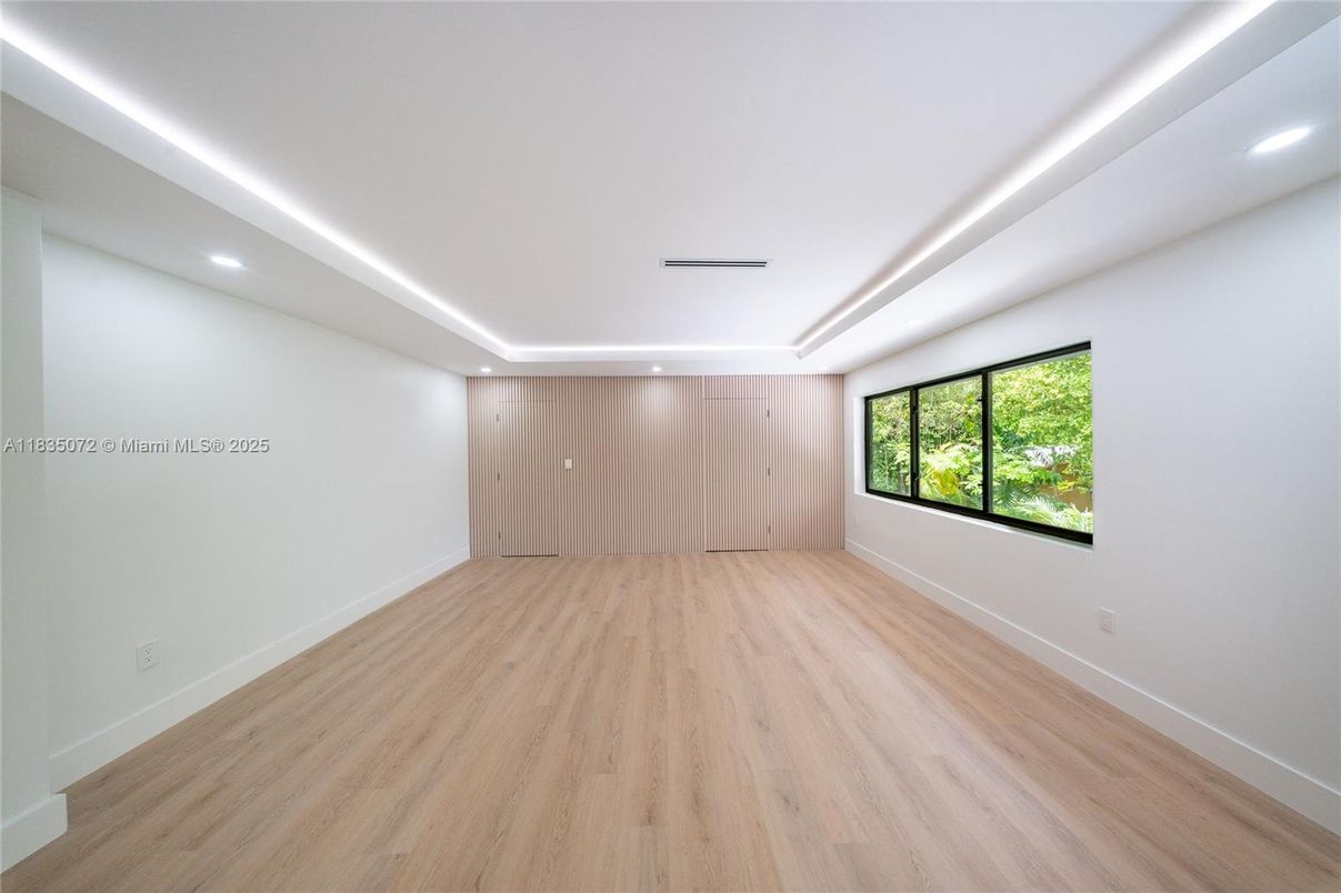Empty room, Interior, Recessed Lighting, Wood Texture Flooring