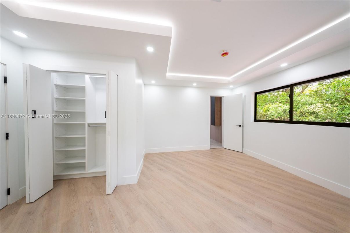 Empty room, Interior, Recessed Lighting, Wood Texture Flooring
