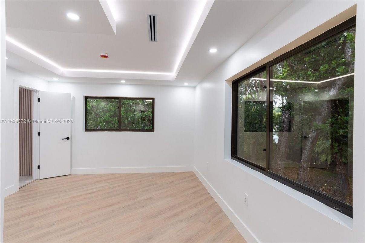 Empty room, Interior, Recessed Lighting, Wood Texture Flooring