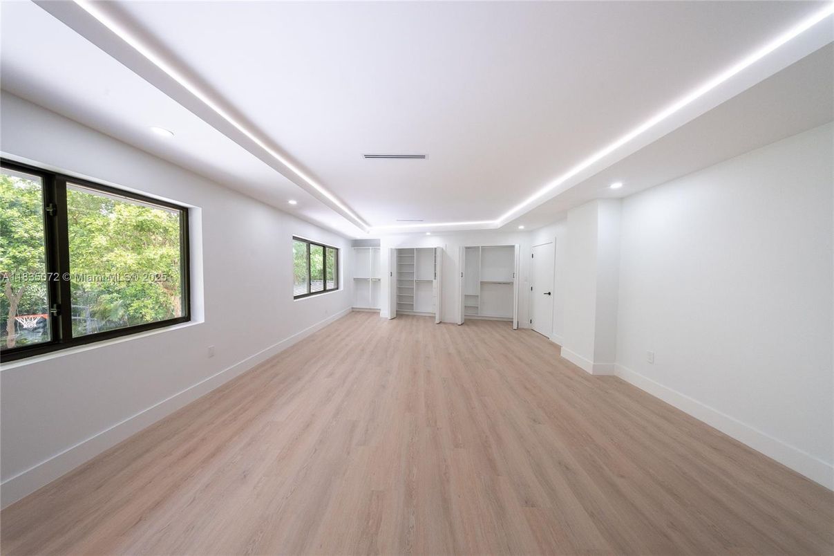 Empty room, Interior, Recessed Lighting, Wood Texture Flooring