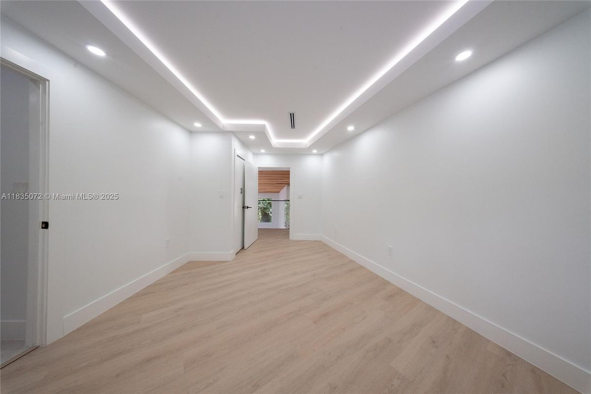 Empty room, Interior, Recessed Lighting, Wood Texture Flooring