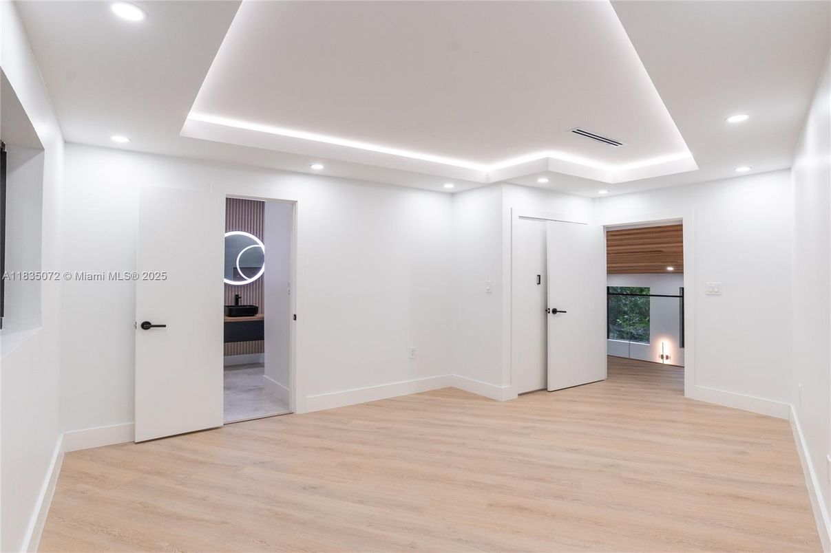 Interior, Recessed Lighting, Wood Texture Flooring
