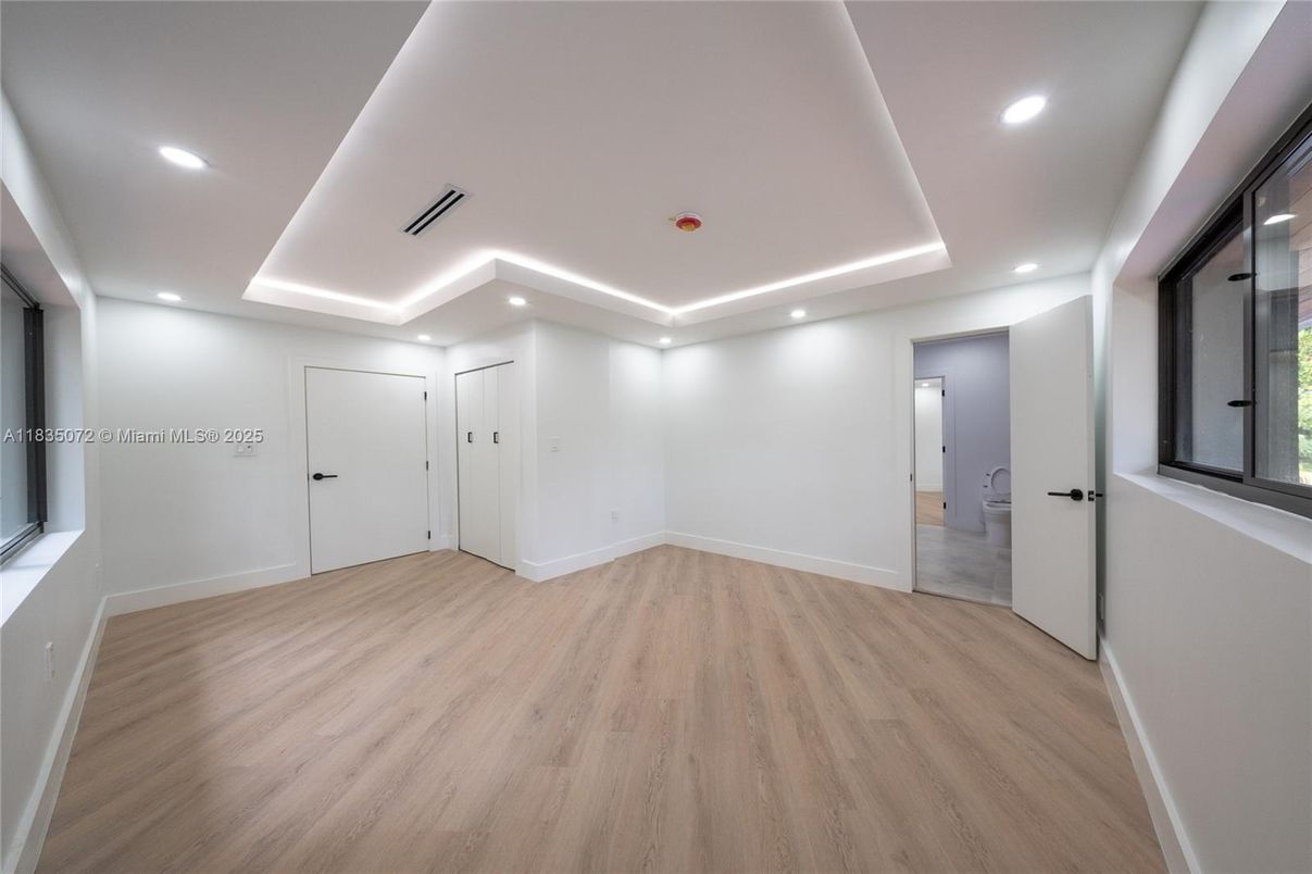 Empty room, Interior, Recessed Lighting, Wood Texture Flooring