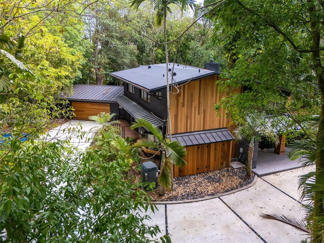 Exterior, Hot Tub