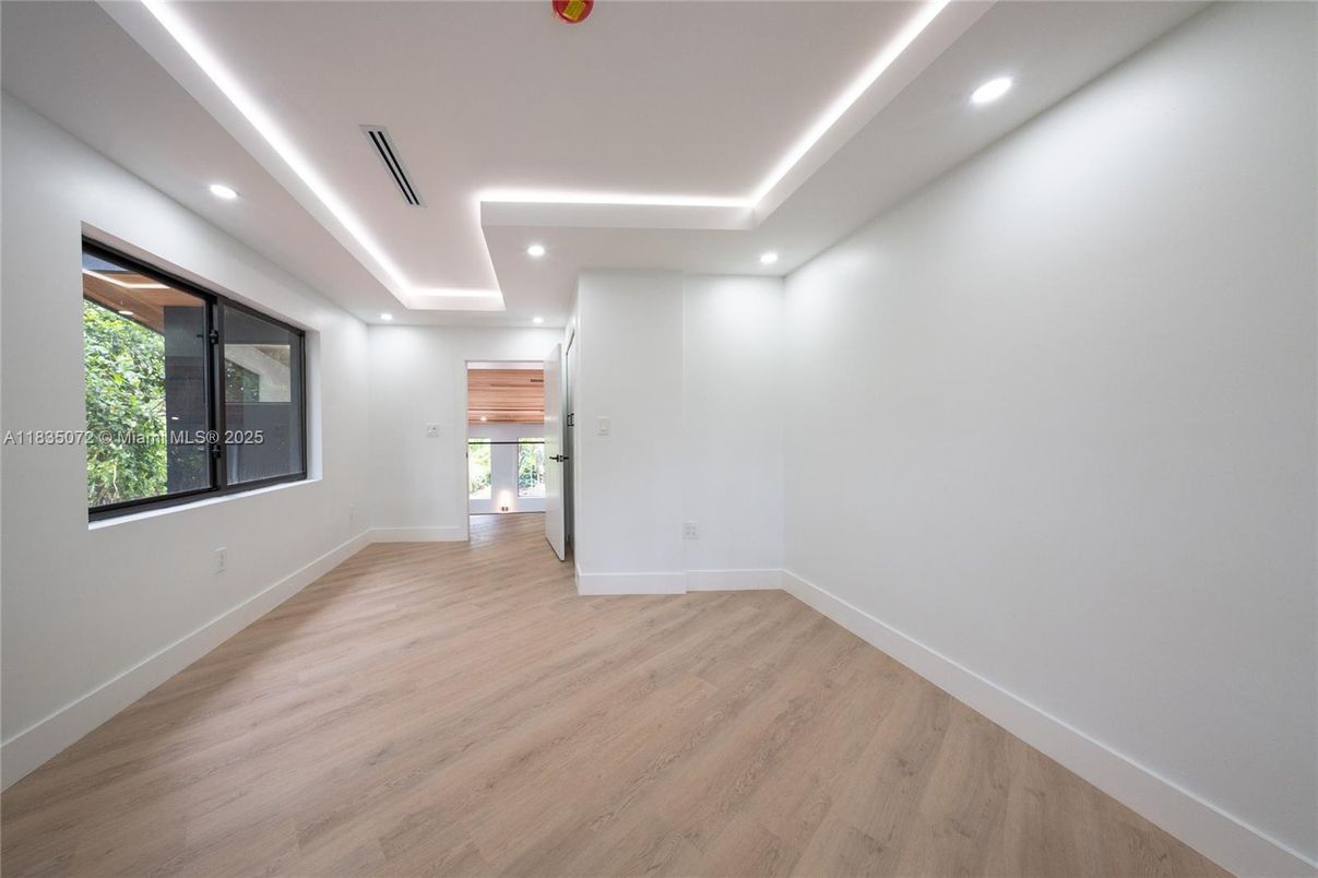Empty room, Interior, Recessed Lighting, Wood Texture Flooring