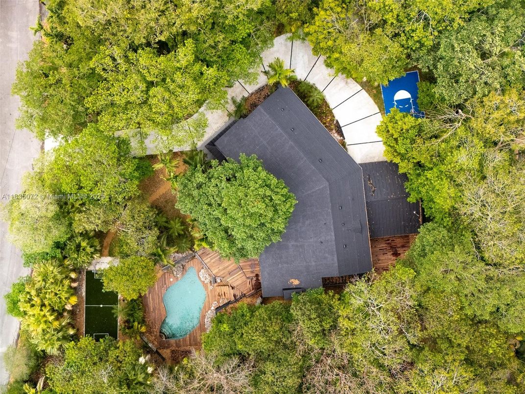 Exterior, Drone