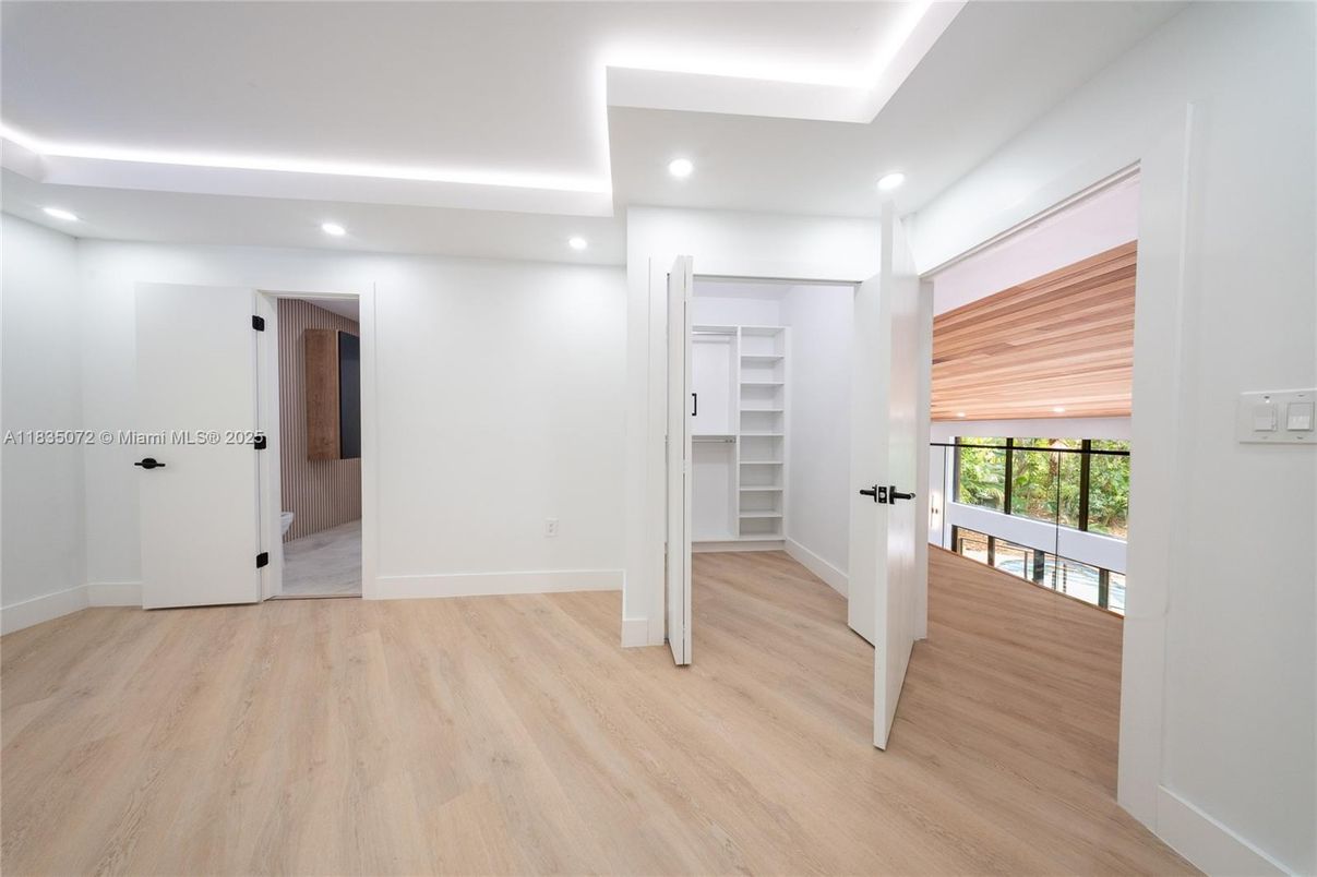 Empty room, Interior, Recessed Lighting, Wood Texture Flooring