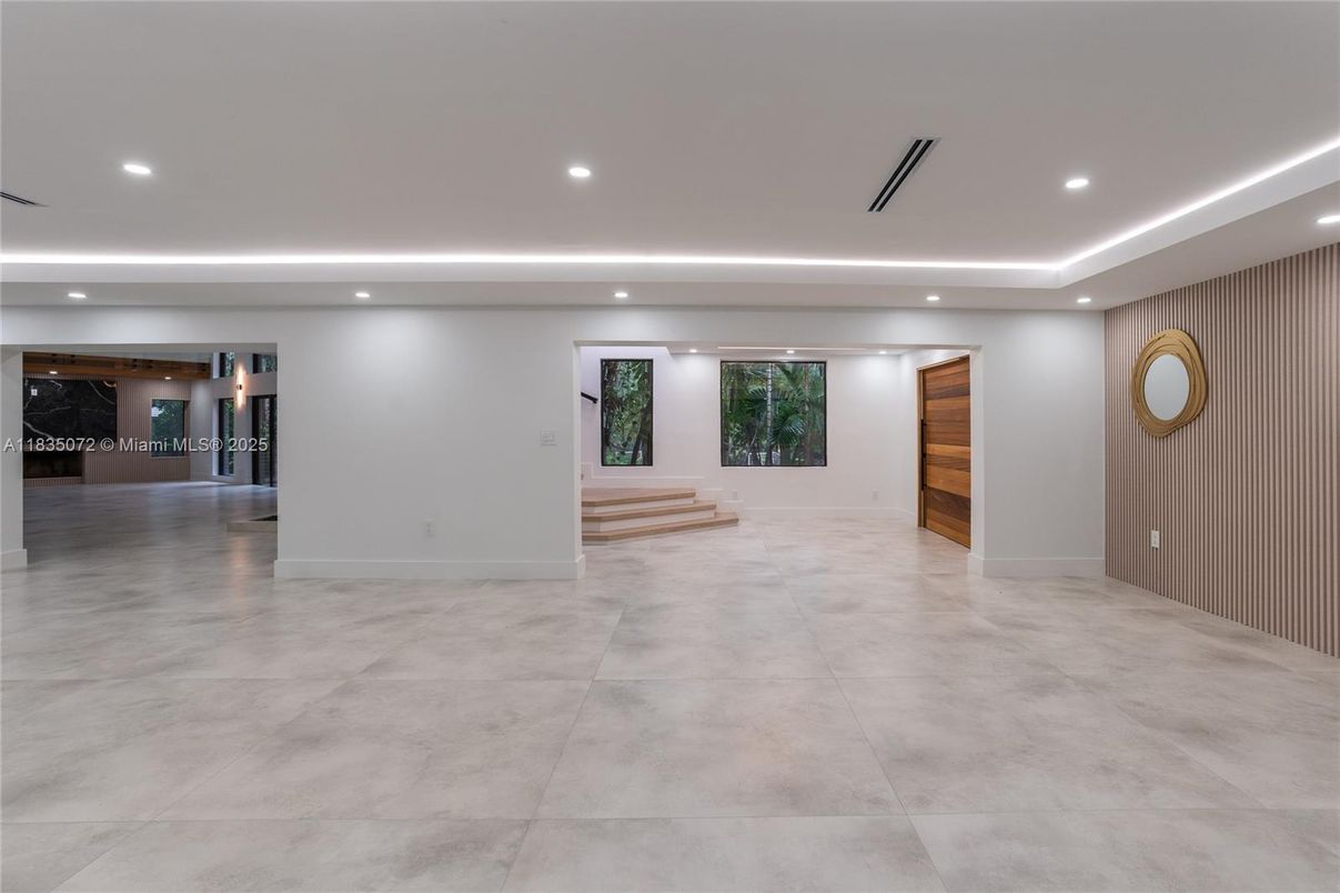 Empty room, Interior, Recessed Lighting